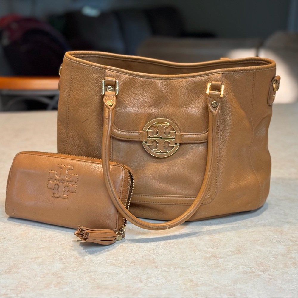 Tory Burch tote bag and wallet